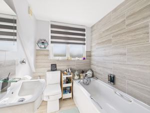Family bathroom- click for photo gallery